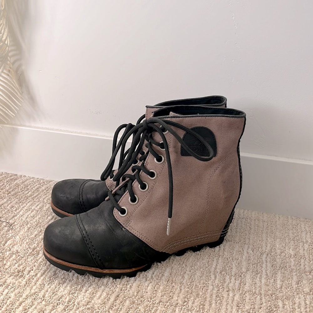 sorel wedge winter boots! size 10
